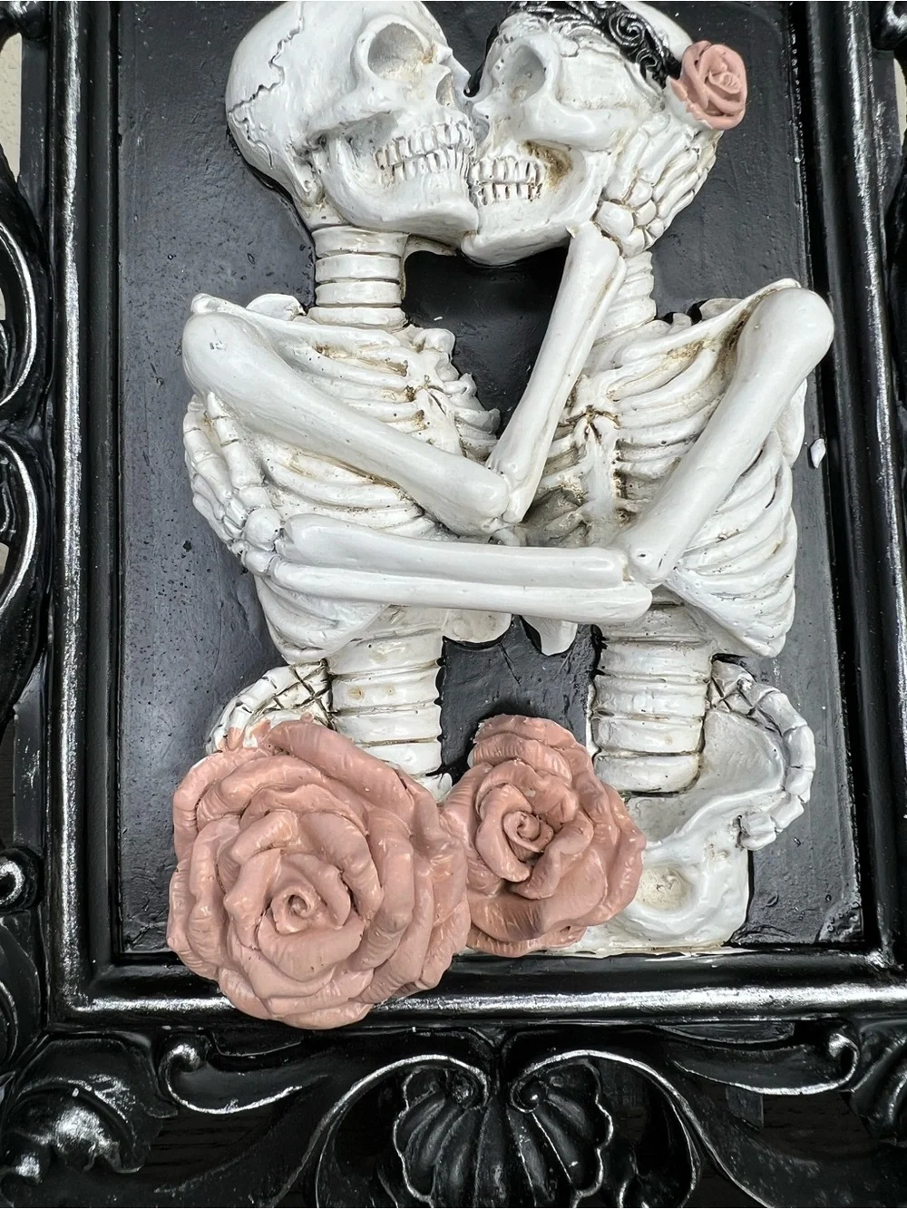 NEW 10”x 8” 3D Halloween Skeleton Kisses Framed Photo